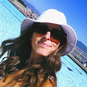 Meet your Posher, Lara